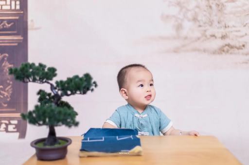 绥化怀孕肚子中间凹两边凸